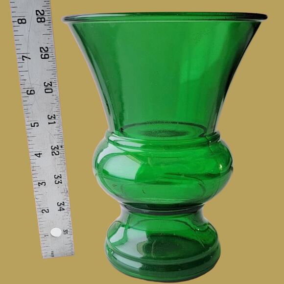 Vintage 1960s Napco 1170 Emerald Green Glass 8" Urn Vase - Picture 5 of 5